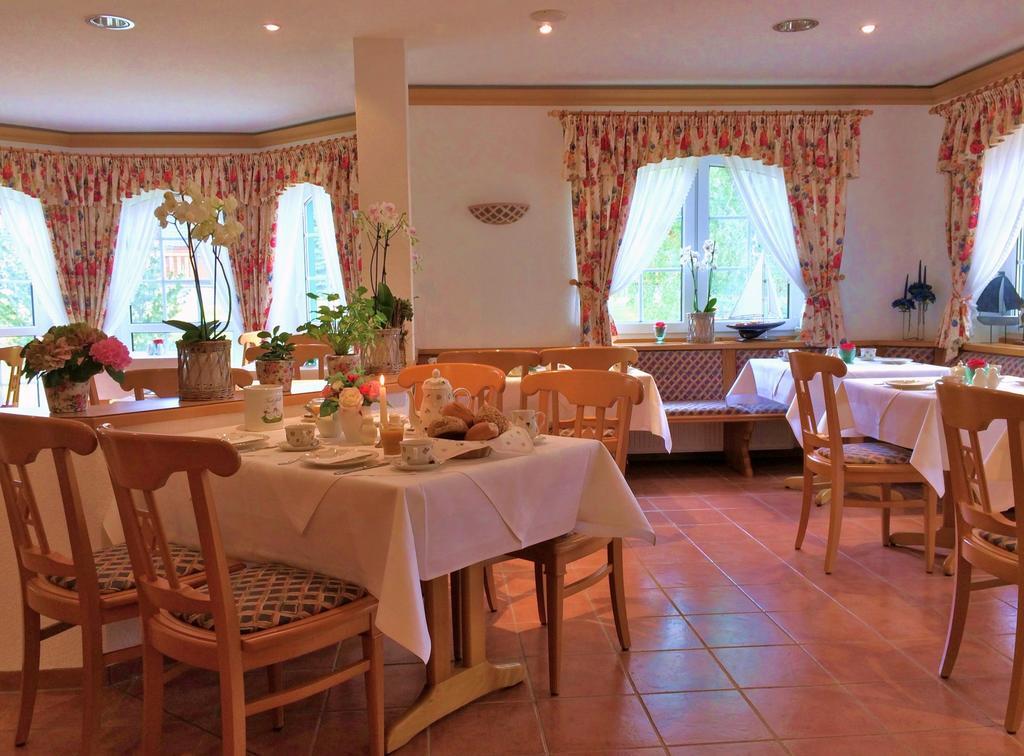 Landhaus Mueritzgarten Hotel Garni Röbel Eksteriør billede