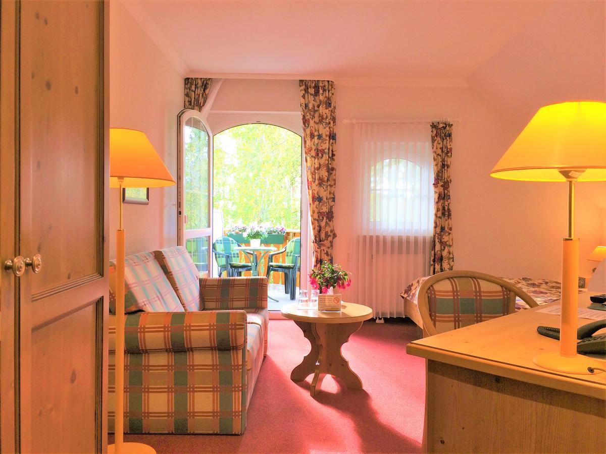 Landhaus Mueritzgarten Hotel Garni Röbel Eksteriør billede